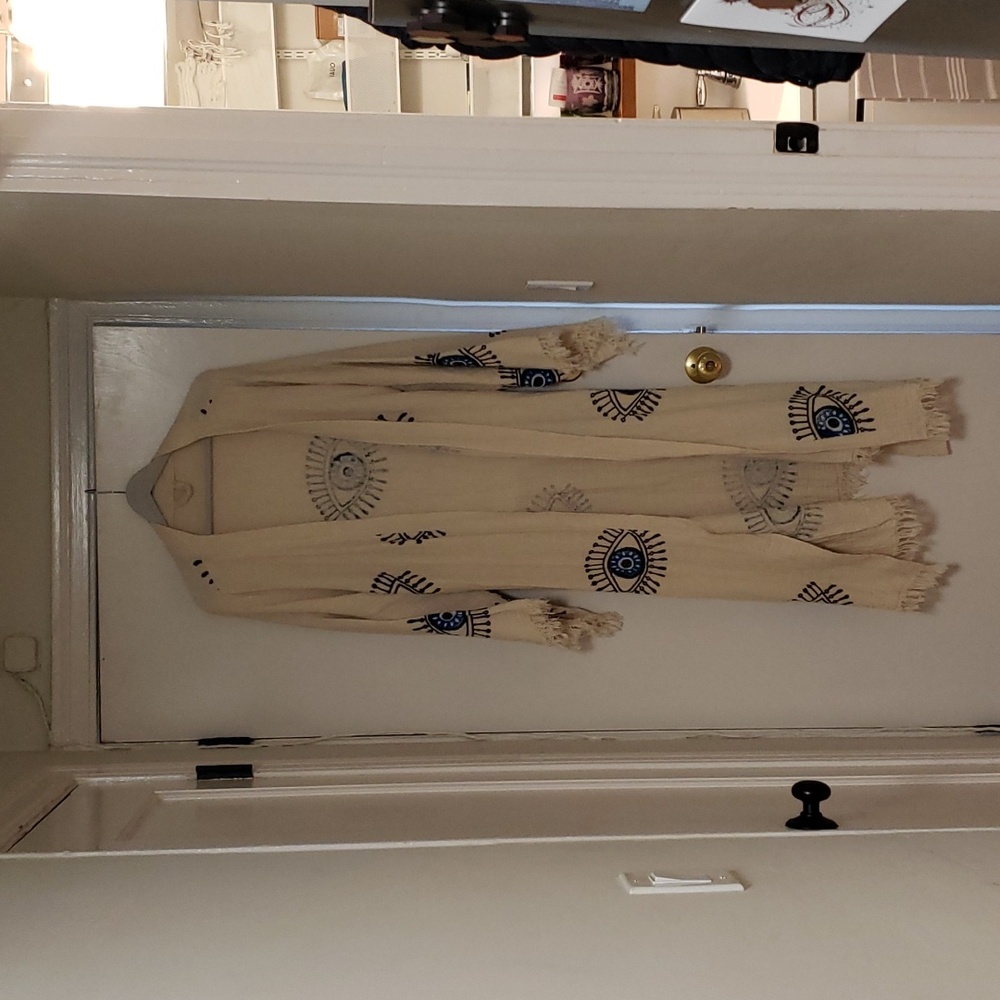 Cream Robe - Picture 2 of 6